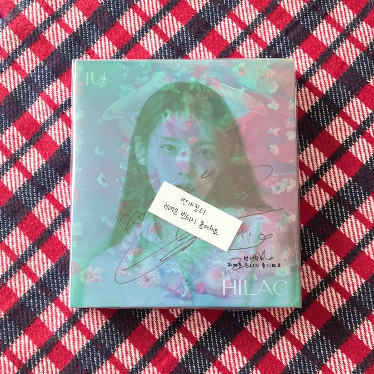 IU 直筆サインアルバム IU ライラック直筆サイン入りアルバム、 ハイロック、 バイラック （秘売)